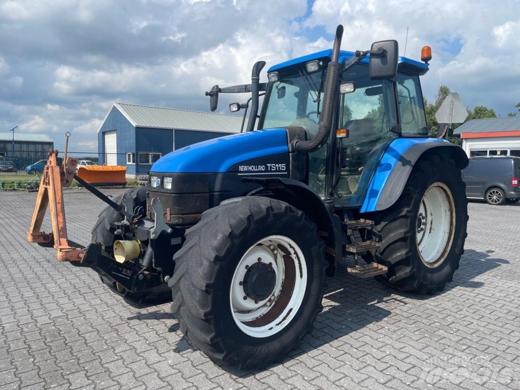 New Holland TS 115 トラクター