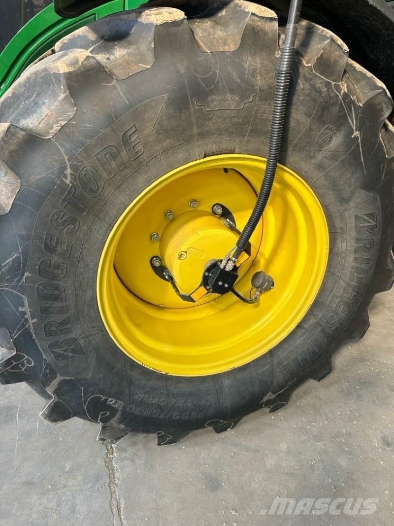 John Deere 6250R トラクター