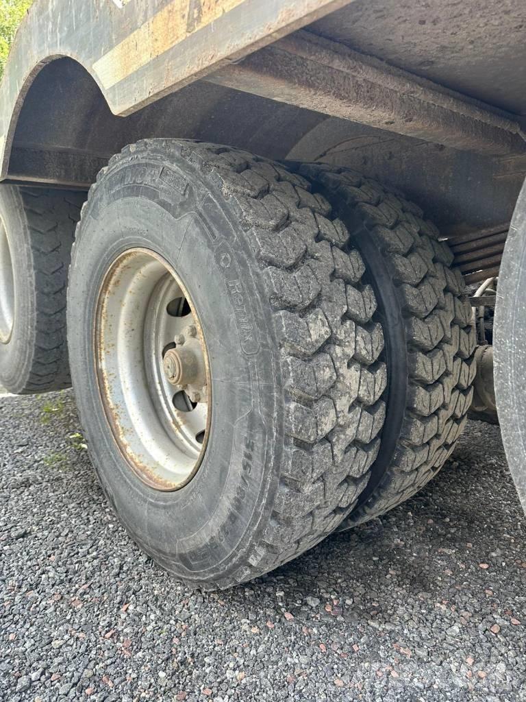 Sisu E11 林業機械輸送トラック