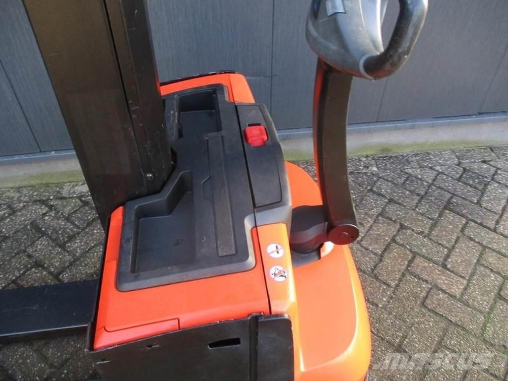 Toyota SWE 080L ウォーキンフォークリフト