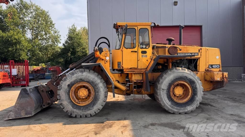 Volvo L 120 ホイールローダー・タイヤショベル