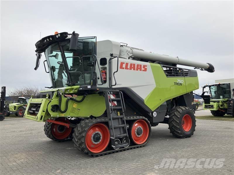 CLAAS TRION 750 TT コンバイン