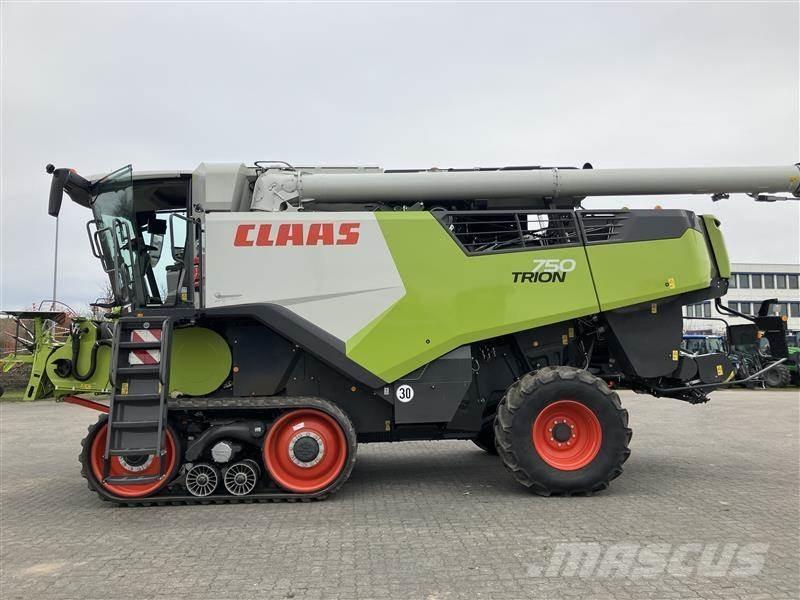 CLAAS TRION 750 TT コンバイン