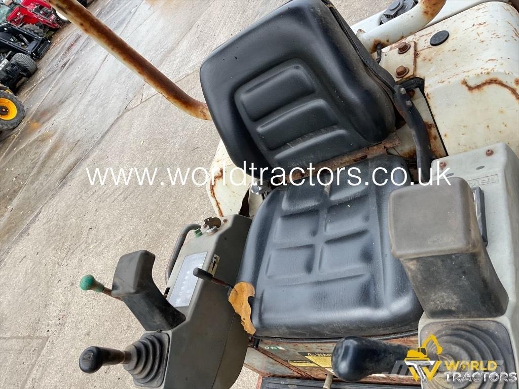 Takeuchi TB 016 ミニ油圧ショベル 7t以下（ミニユンボ・ミニディガー）