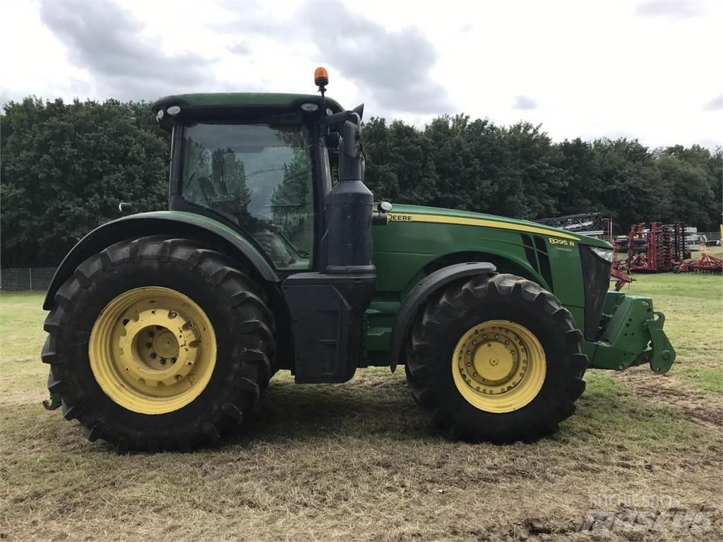 John Deere 8295R トラクター
