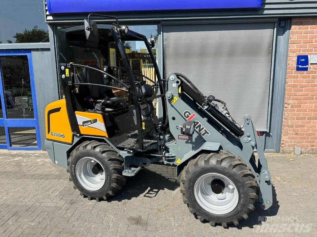 GiANT G 2500 HD 多目的ローダー