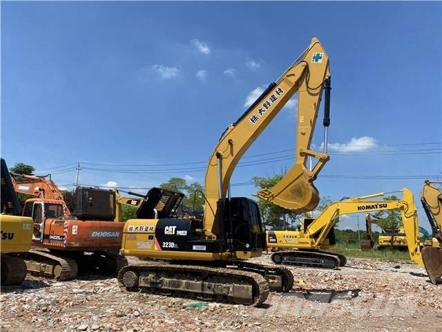 CAT 323D 大型油圧ショベル12t以上（パワーショベル・ユンボ）