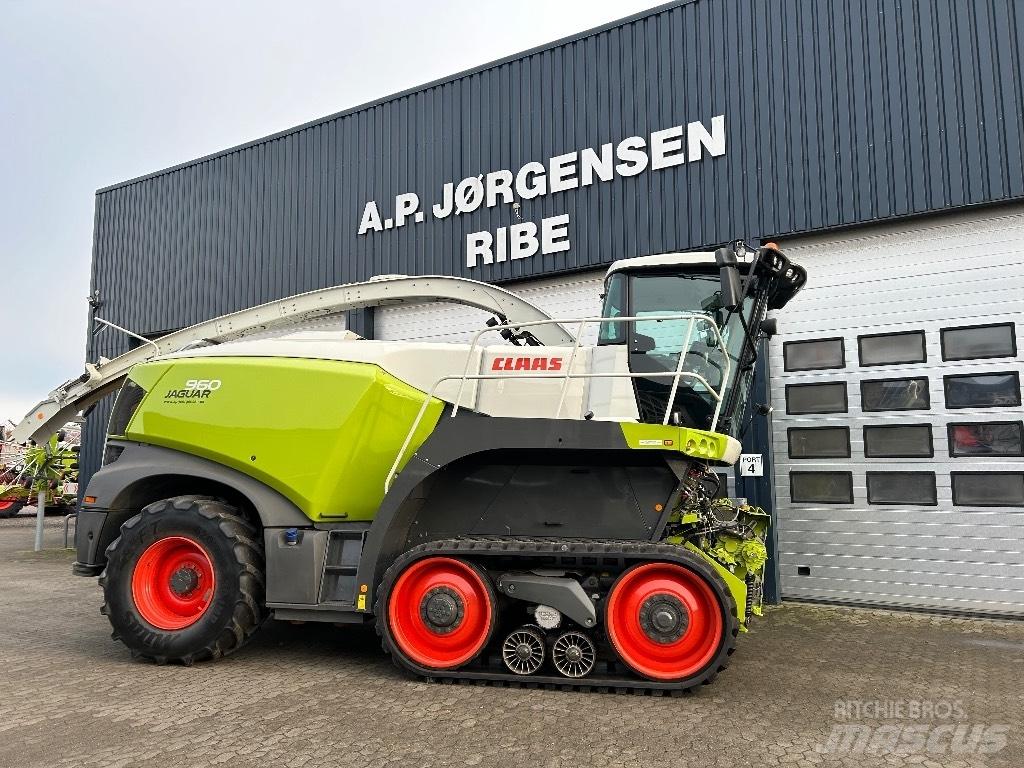 CLAAS Jaguar 960 TT 自走式フォレージハーベスター