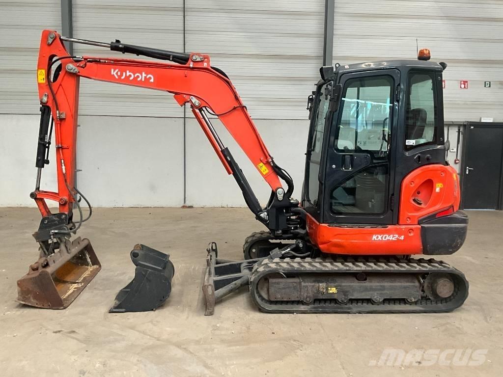 Kubota KX 042-4 ミニ油圧ショベル 7t以下（ミニユンボ・ミニディガー）