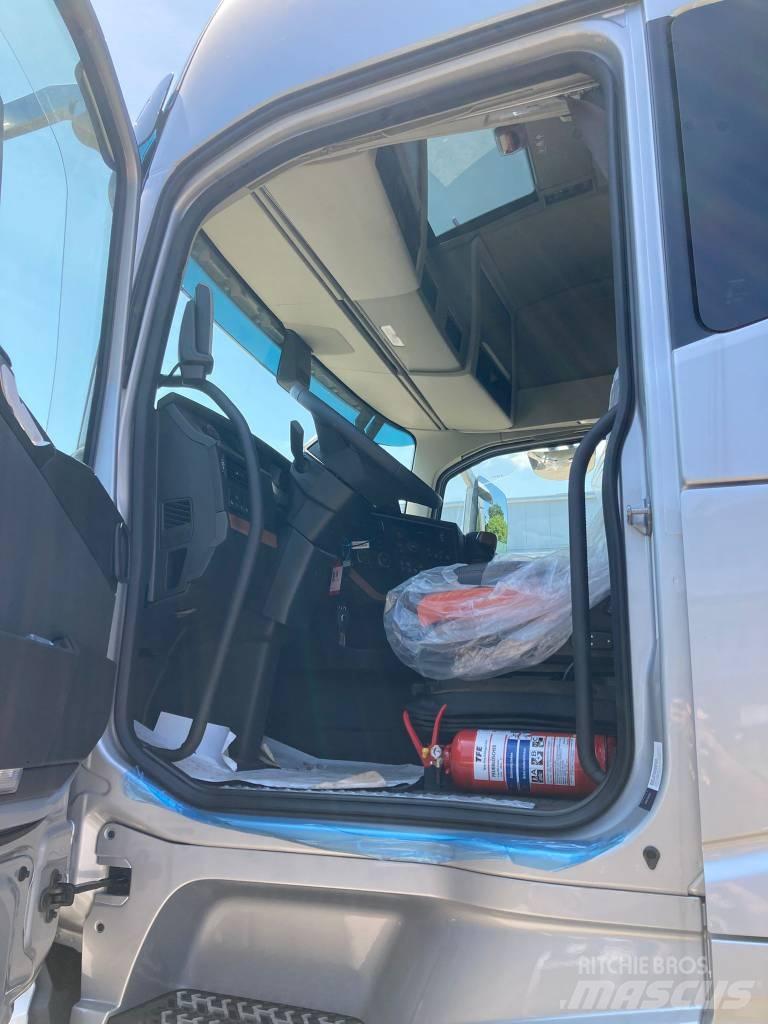 Volvo FH16-650 クレーントラック、ユニック車