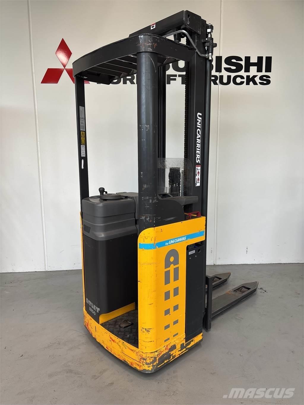 Atlet A160 自走式スタッカー