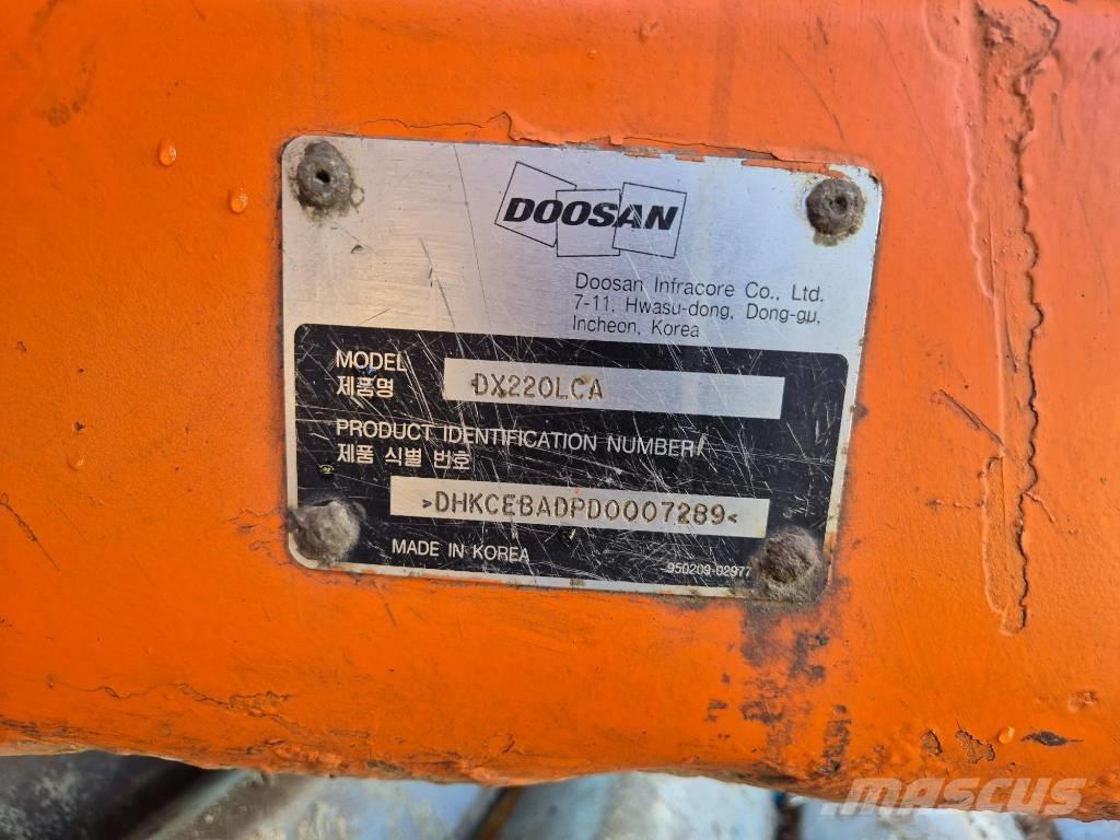 Doosan DX 220 LCA 大型油圧ショベル12t以上（パワーショベル・ユンボ）