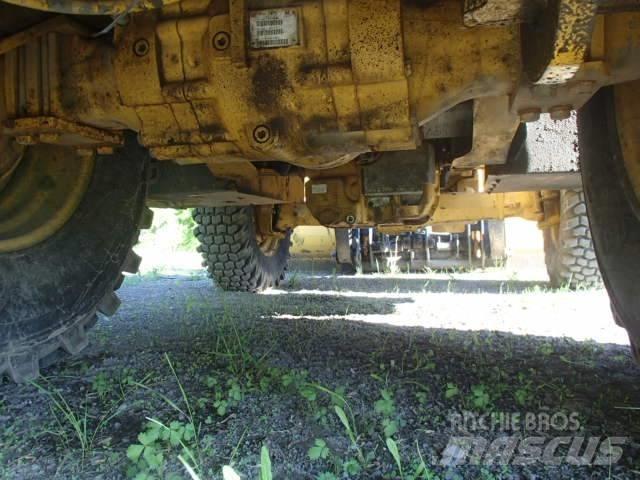 DEERE 410J バックホーローダー