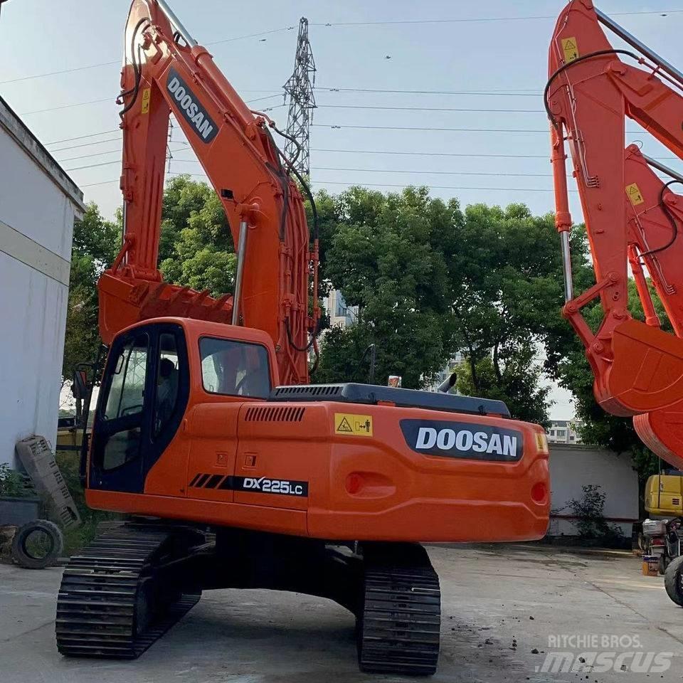 Doosan dx225 大型油圧ショベル12t以上（パワーショベル・ユンボ）