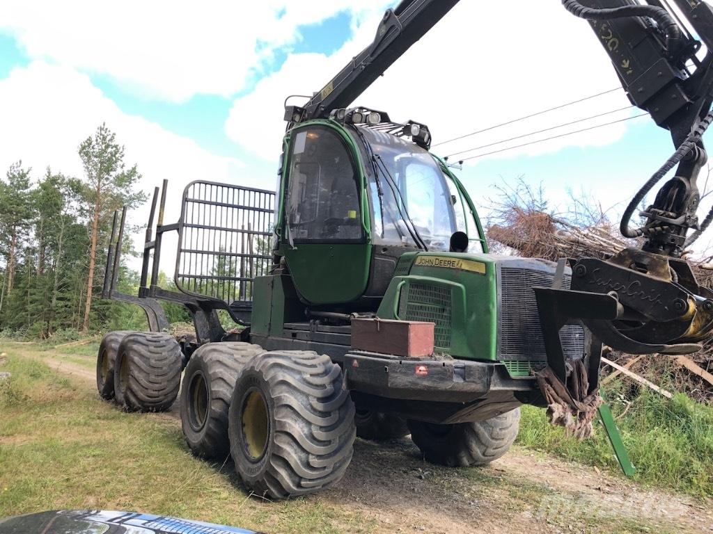 John Deere 810 E フォワーダー