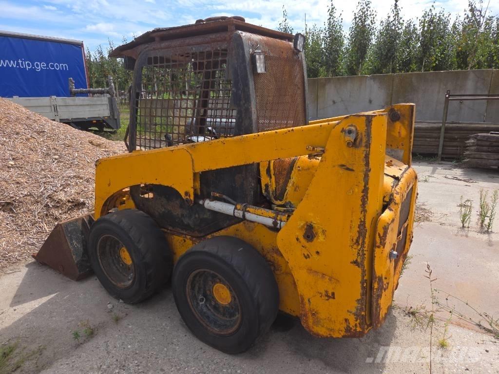 Komatsu SK 714 スキッドステアローダー
