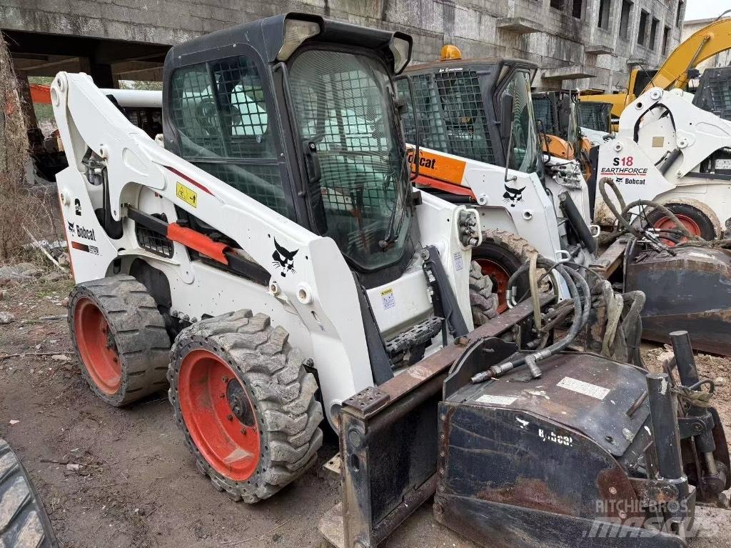 Bobcat S 220 S750 スキッドステアローダー