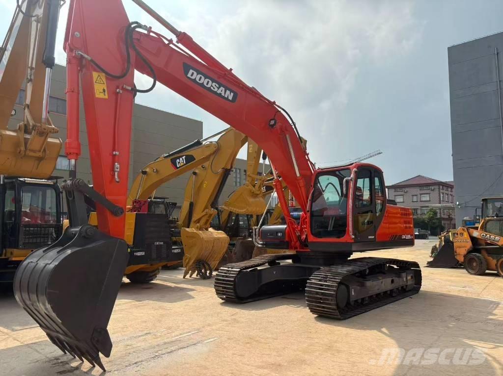 Doosan DX 225 大型油圧ショベル12t以上（パワーショベル・ユンボ）