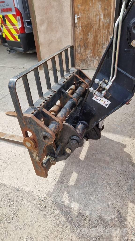 Manitou MT 1440 テレスコーピックハンドラー