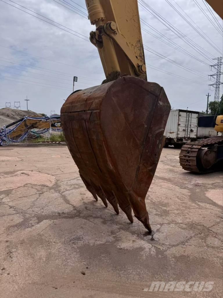 Komatsu PC 400-8 水陸両用油圧ショベル、ユンボ