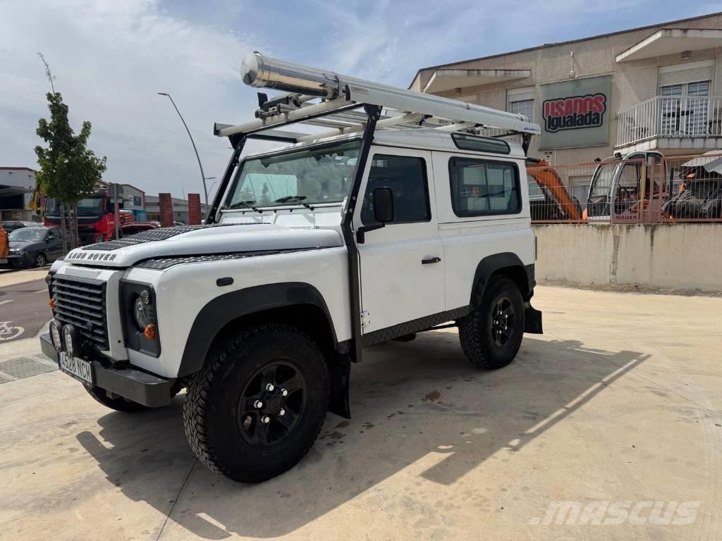 Land Rover Defender 自動車