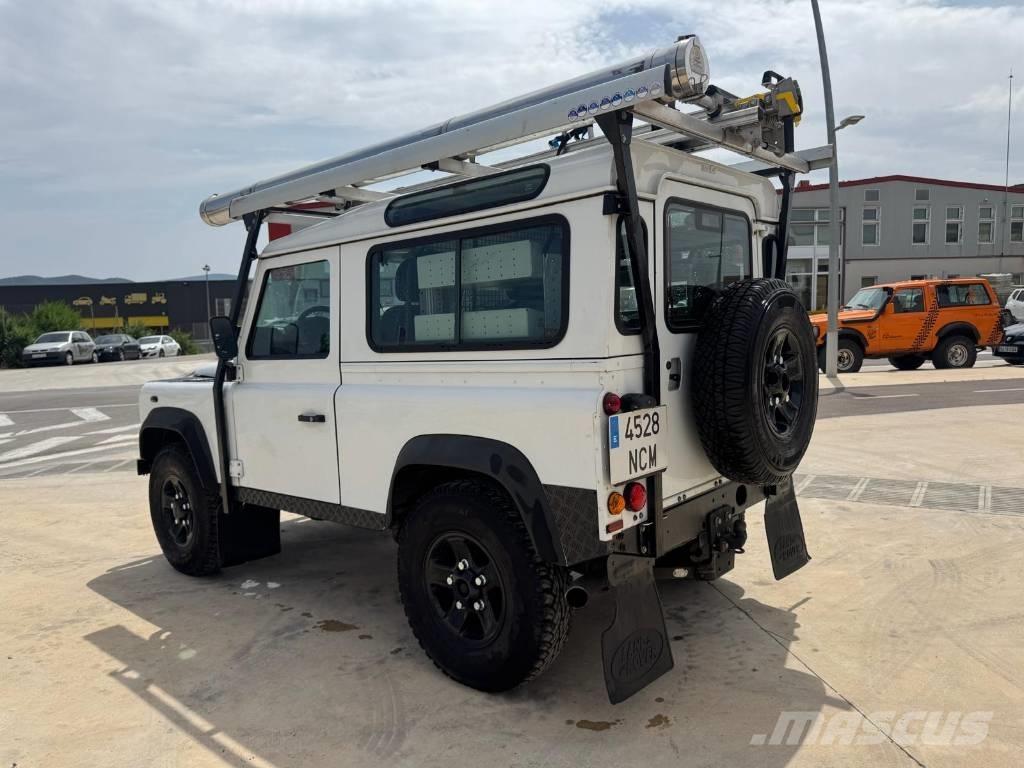 Land Rover Defender 自動車