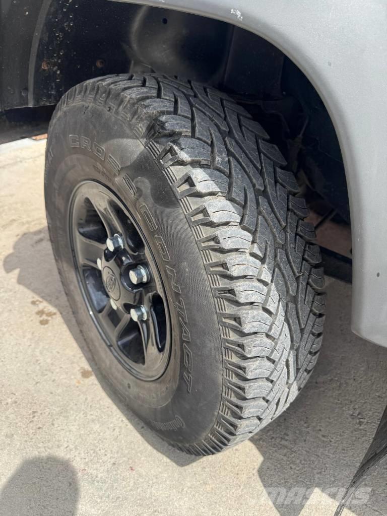 Land Rover Defender 自動車