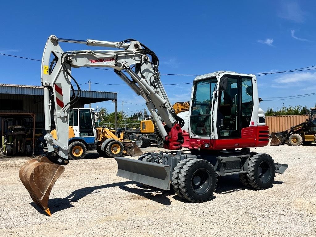 Takeuchi TB 295 ホイール式油圧ショベル（パワーショベル・ユンボ・バックホー）