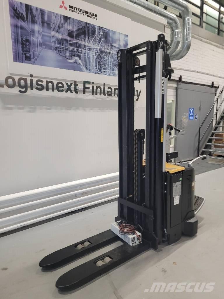 CAT NSV 16N ( MYYTY ) 自走式スタッカー