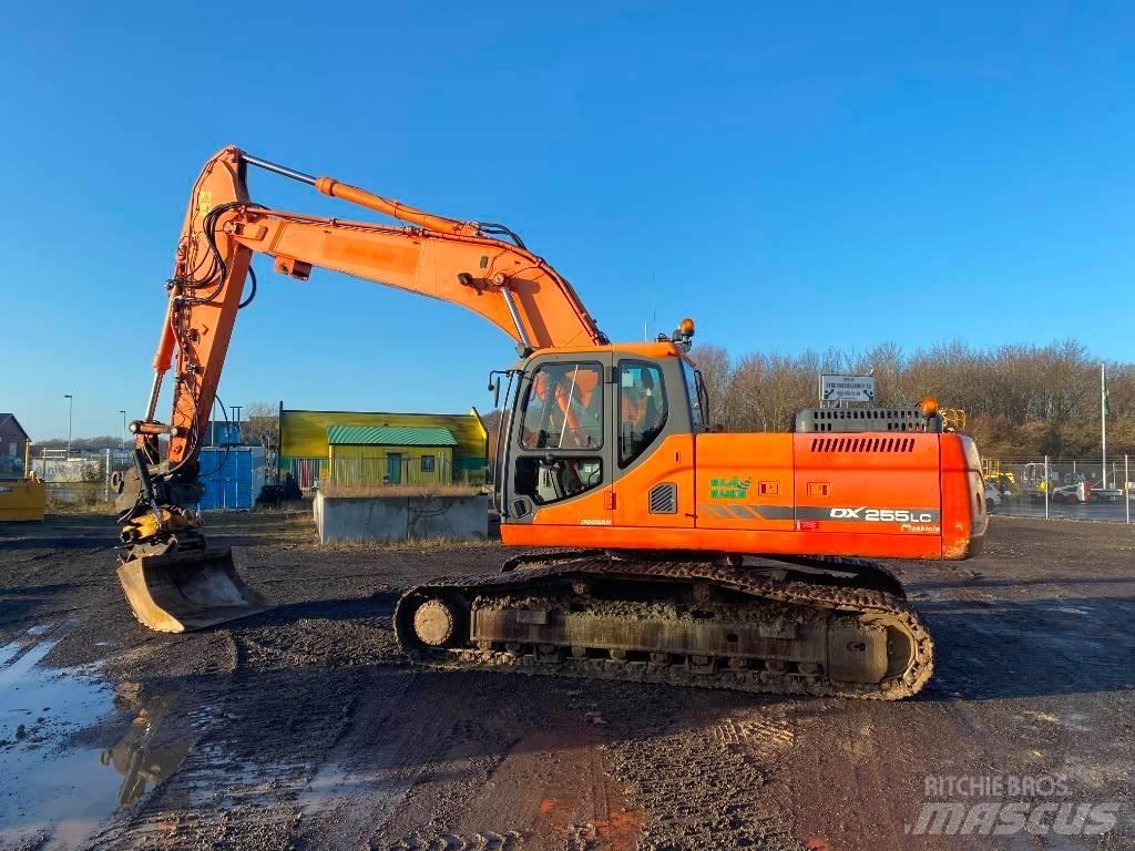 Doosan DX 255 LC 大型油圧ショベル12t以上（パワーショベル・ユンボ）