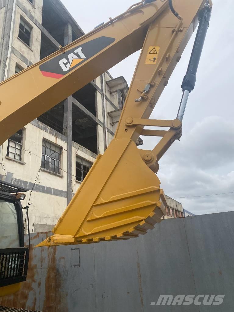 CAT 320 D 大型油圧ショベル12t以上（パワーショベル・ユンボ）
