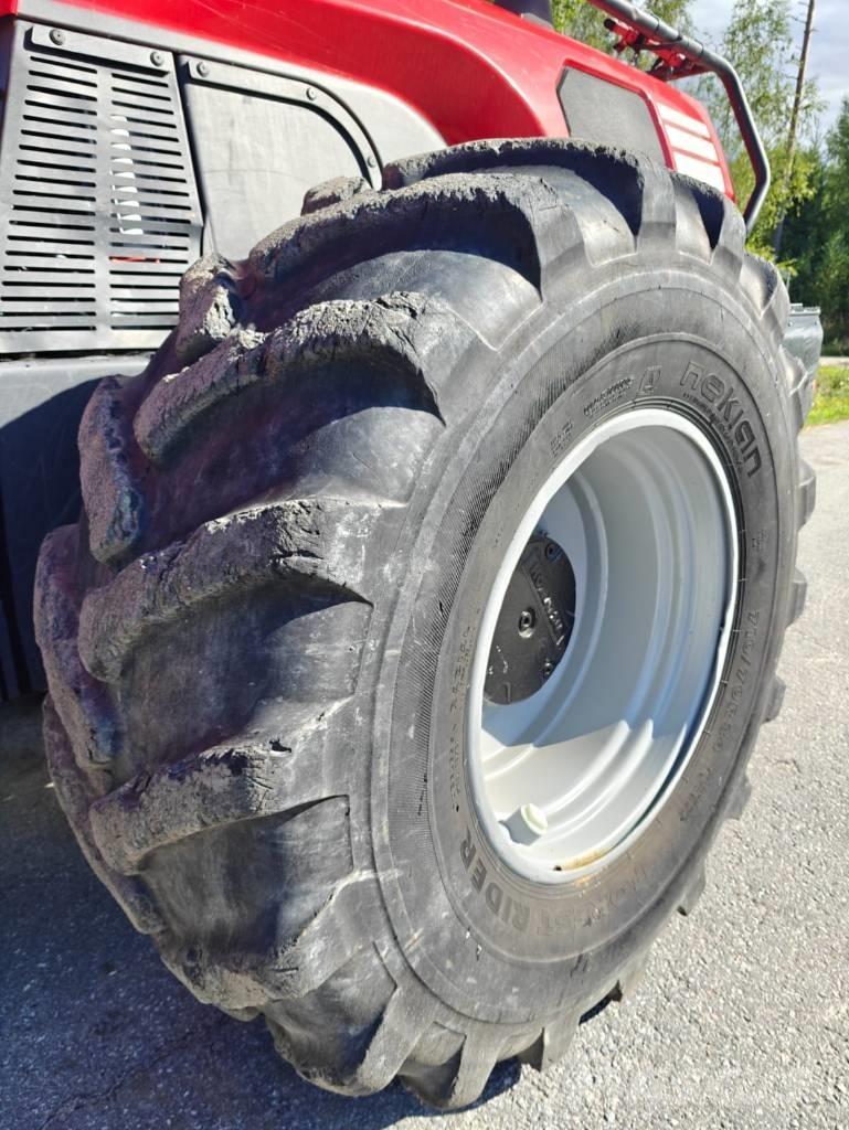Komatsu 951 ハーベスター