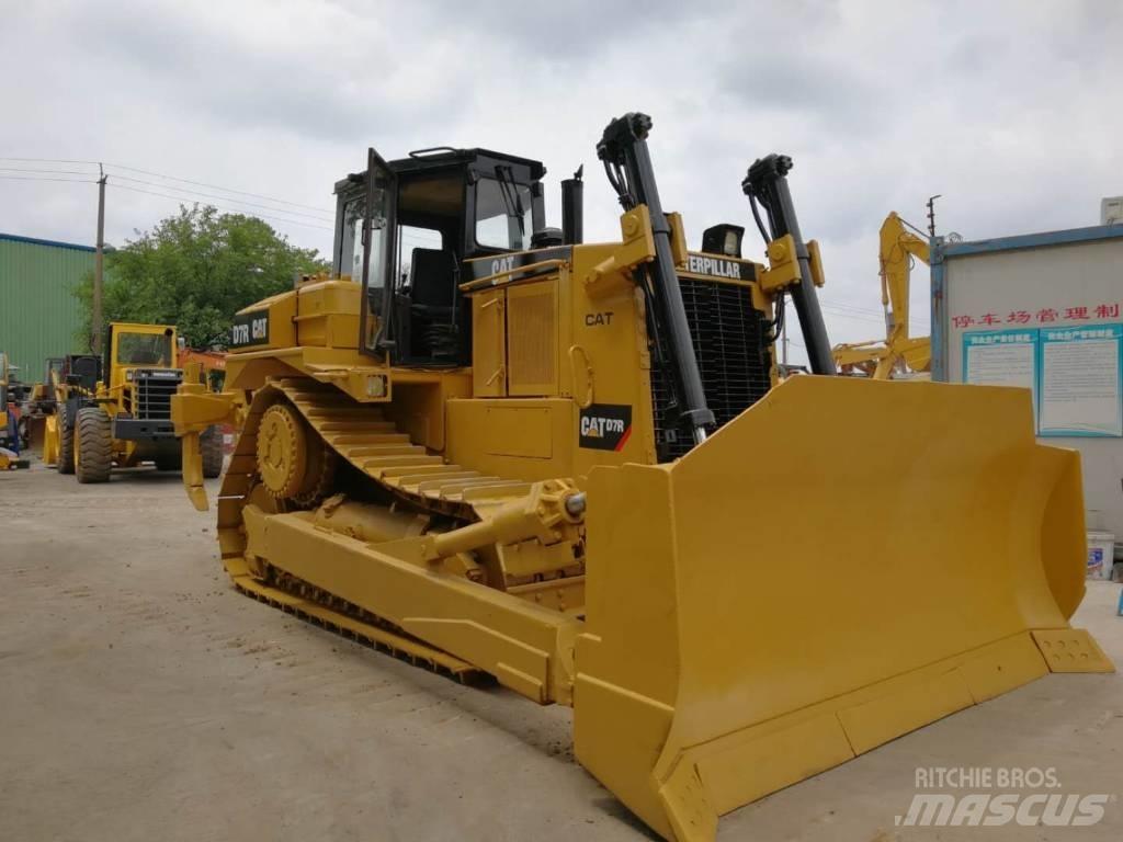 CAT D 7 R ブルドーザー