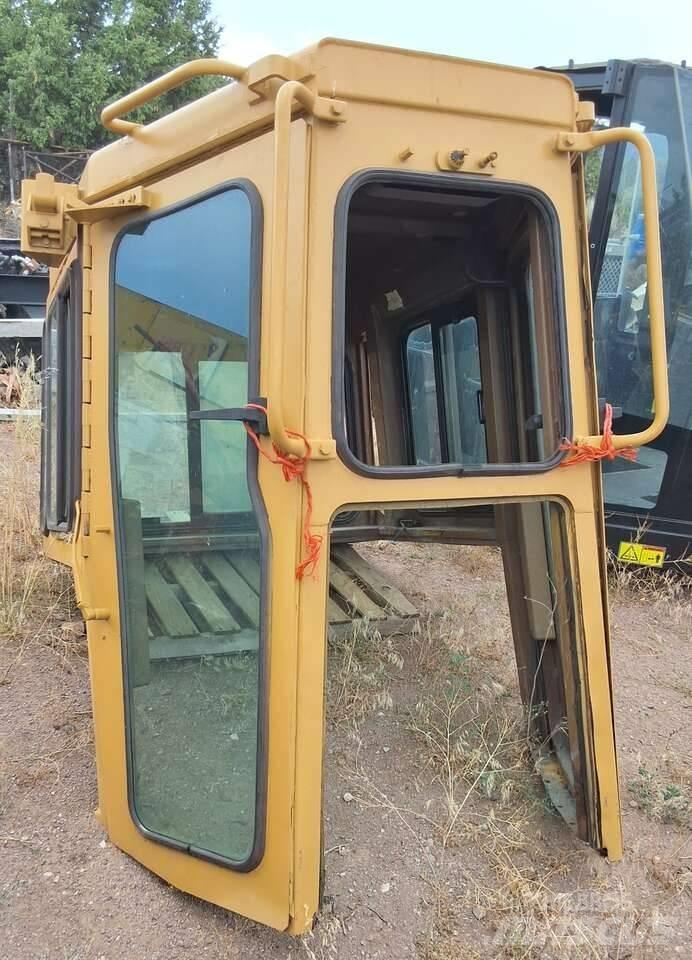 CAT D 8 R ブルドーザー