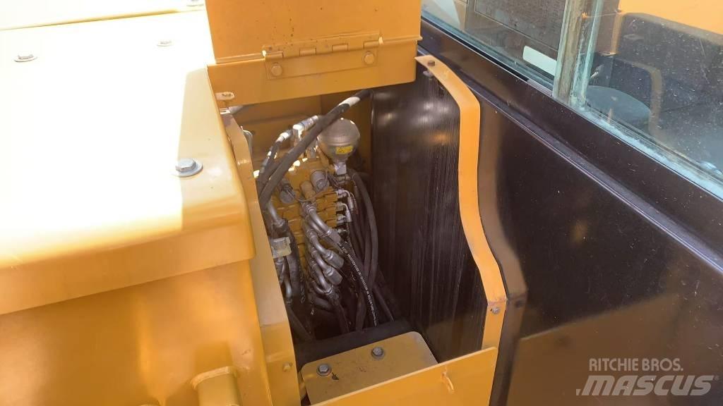 CAT 306E2 大型油圧ショベル12t以上（パワーショベル・ユンボ）