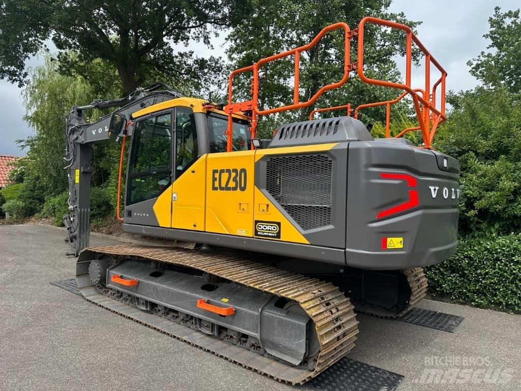Volvo EC 230 大型油圧ショベル12t以上（パワーショベル・ユンボ）