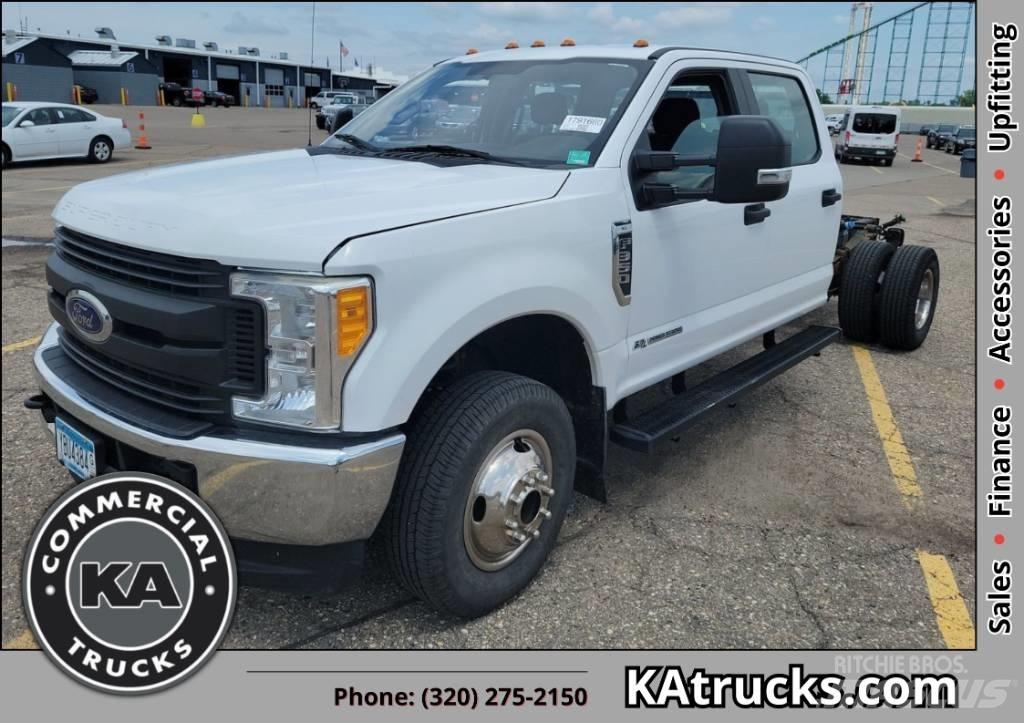 Ford F 350 XL SD キャブ付きシャーシ