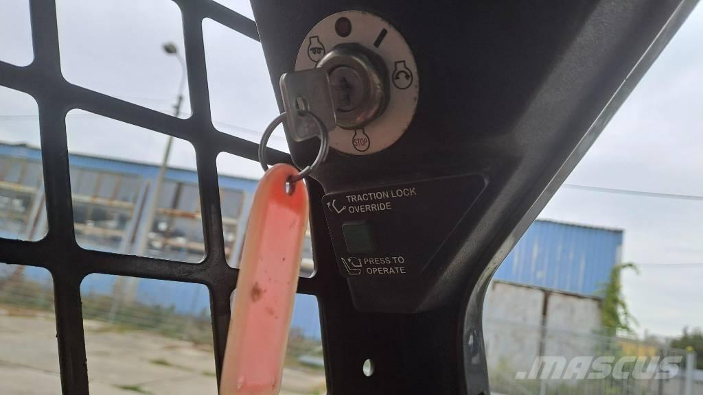 Bobcat s 70 スキッドステアローダー