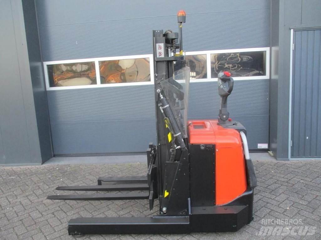 BT SPE 120 XRD リーチスタッカー