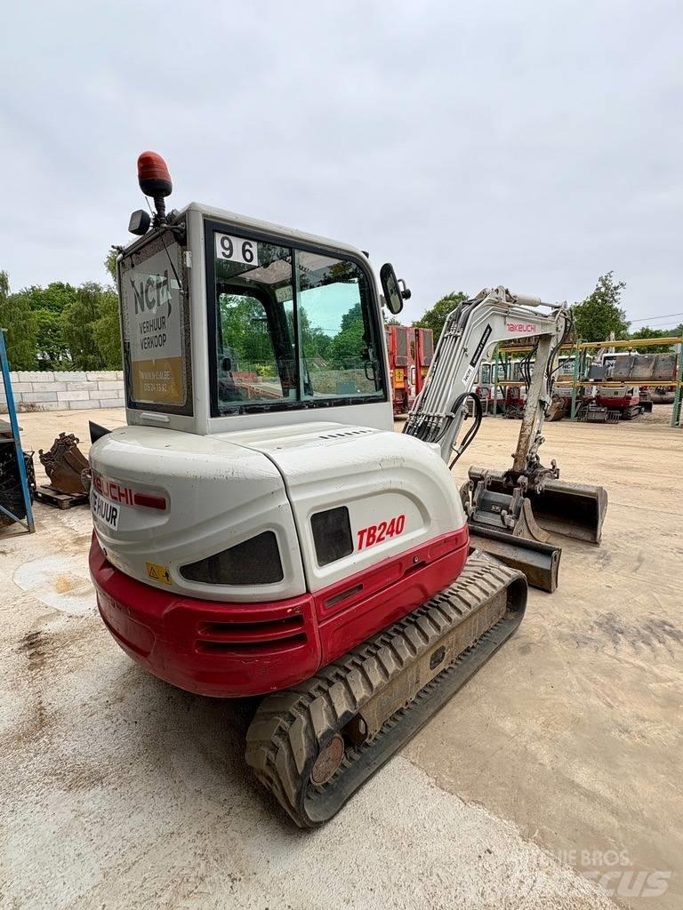 Takeuchi TB 240 ミニ油圧ショベル 7t以下（ミニユンボ・ミニディガー）