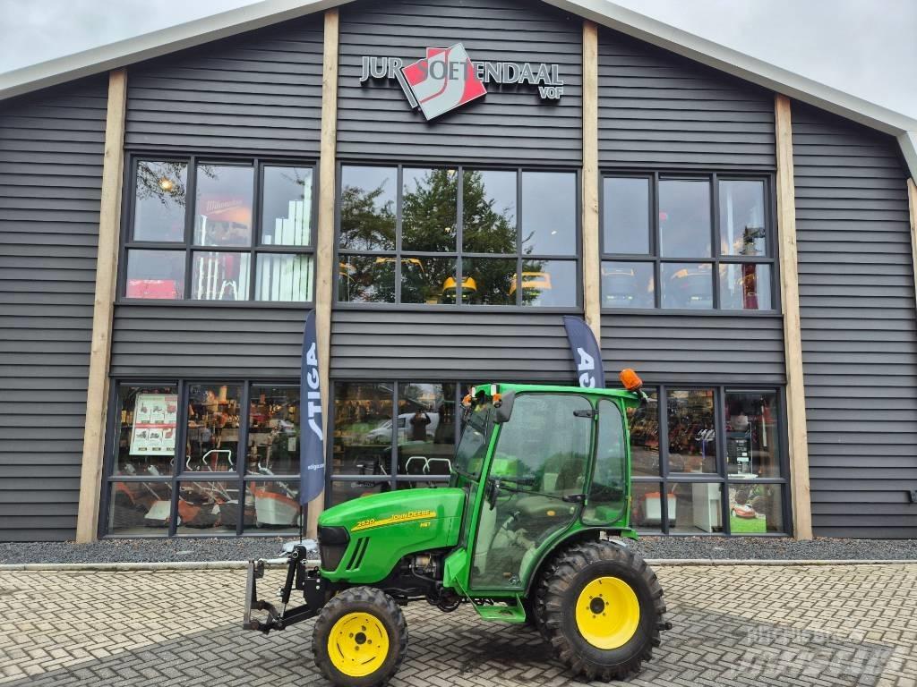 John Deere 2520 コンパクトトラクター
