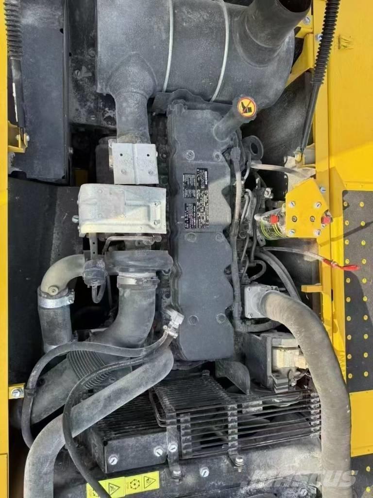 Komatsu PC 220 大型油圧ショベル12t以上（パワーショベル・ユンボ）