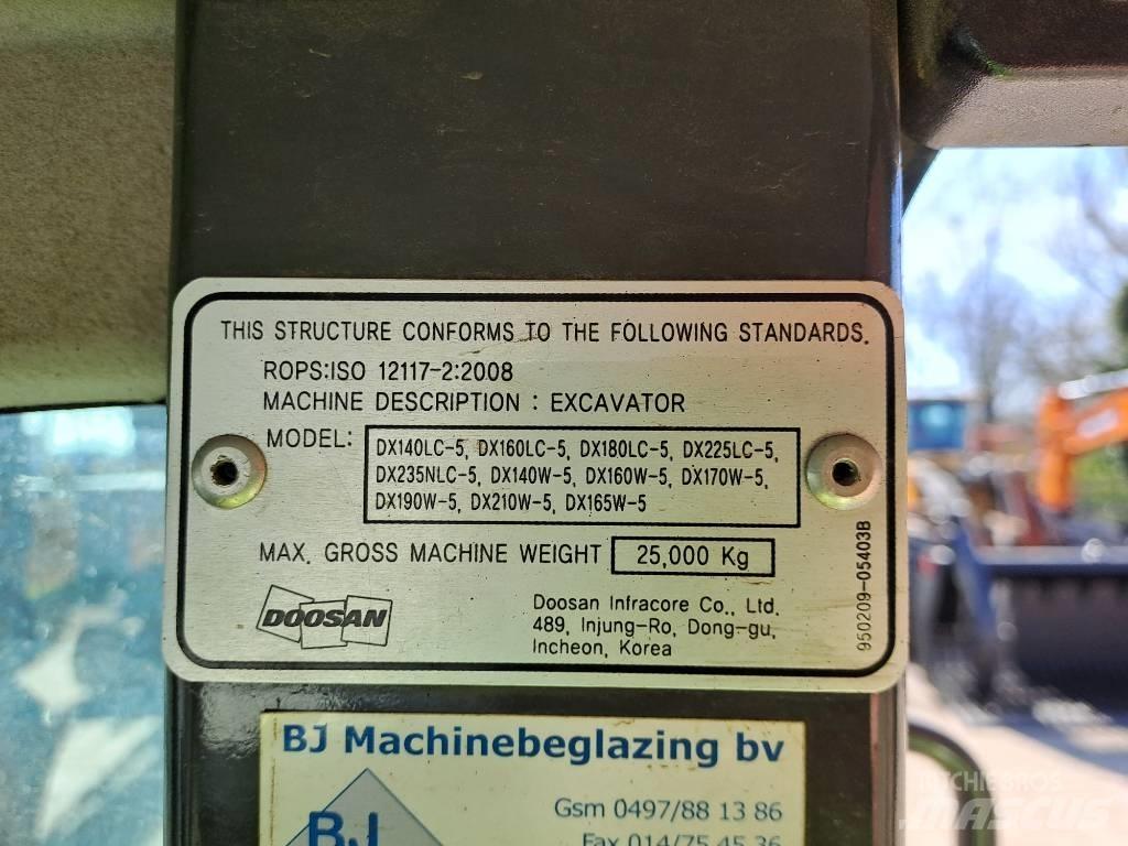 Doosan DX140W-5 ホイール式油圧ショベル（パワーショベル・ユンボ・バックホー）