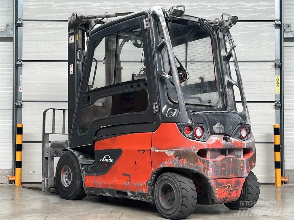 Linde E30L-01 バッテリーフォークリフト