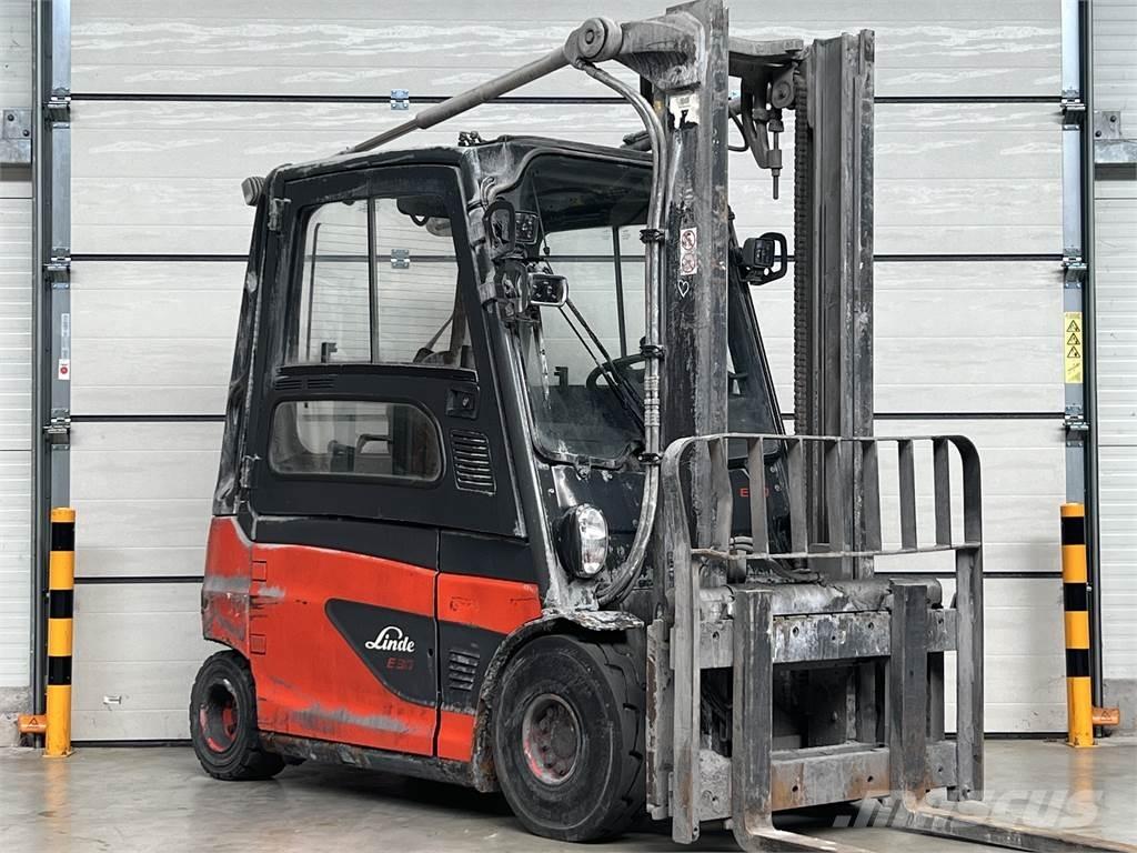 Linde E30L-01 バッテリーフォークリフト
