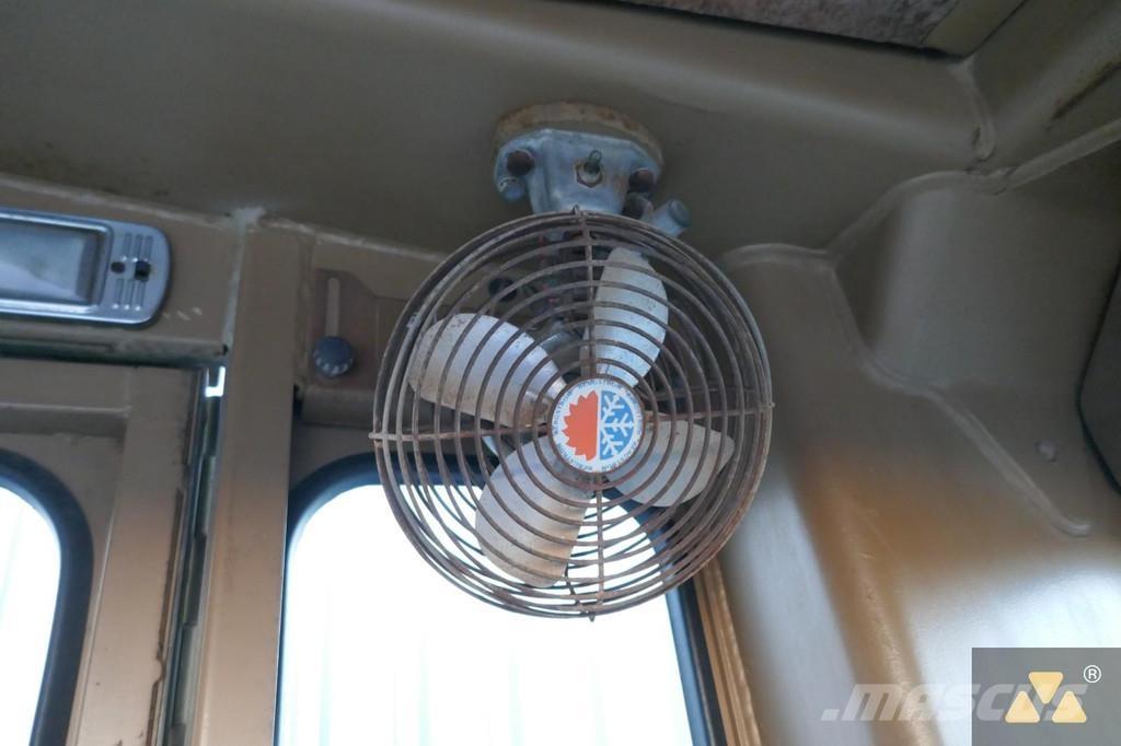 CAT 130G Ex-army モーターグレーダー