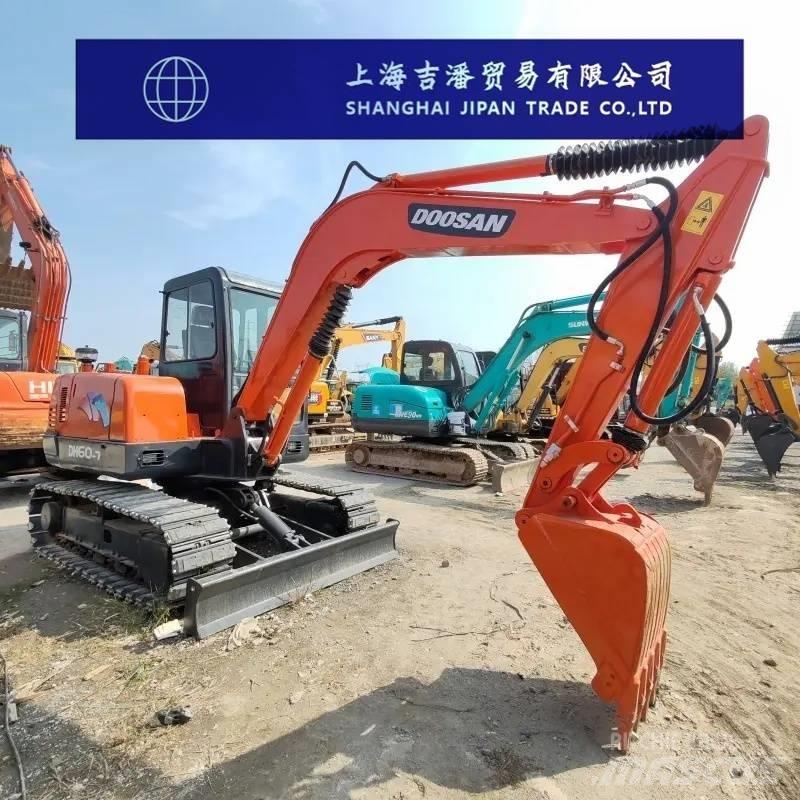 Doosan DH 60 ミニ油圧ショベル 7t以下（ミニユンボ・ミニディガー）