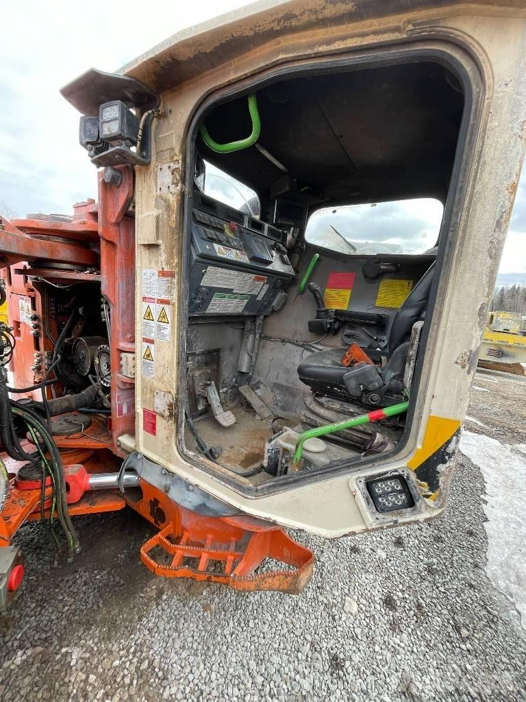 Sandvik LH 514 地下ローダー
