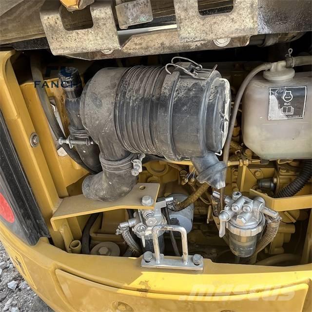 CAT 301.5 CR ミニ油圧ショベル 7t以下（ミニユンボ・ミニディガー）