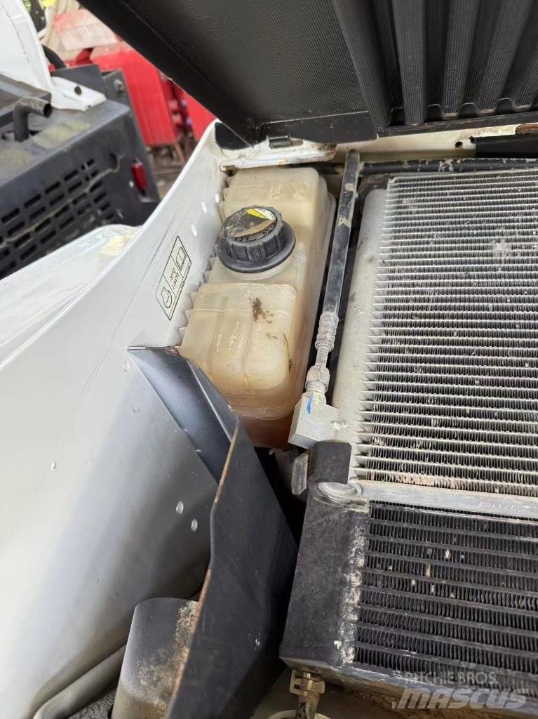 Bobcat S 550 スキッドステアローダー